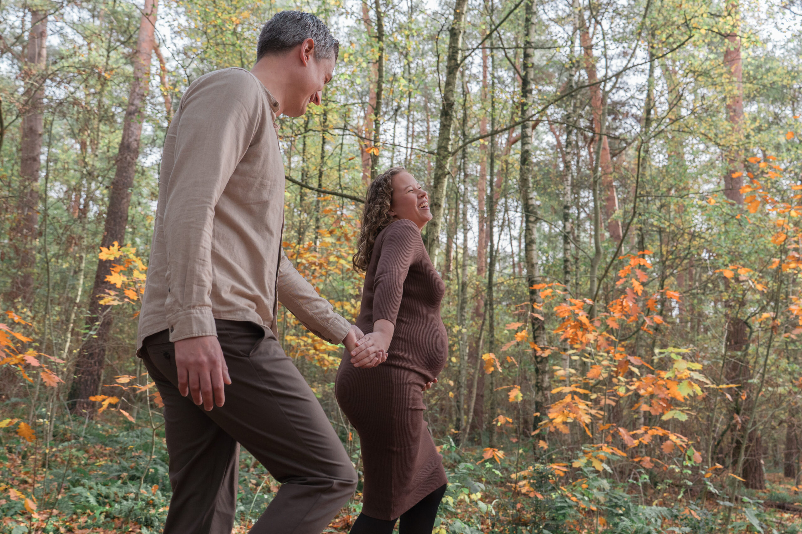 Zwangerschapsshoot in de herfst op de Beegderheide